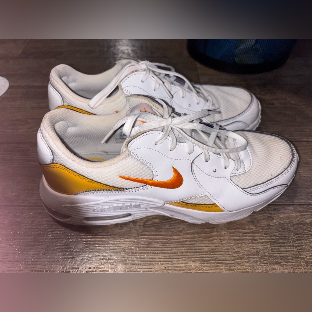 NIKE AIR MAX EXCEE WHITE UNIVERSITY GOLD